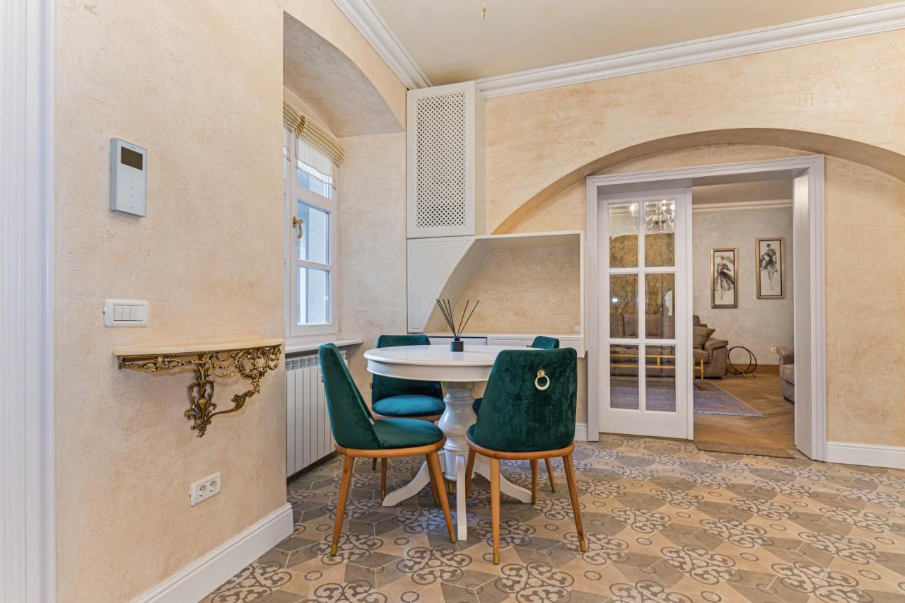 Krone Apartment Braşov Esterno foto