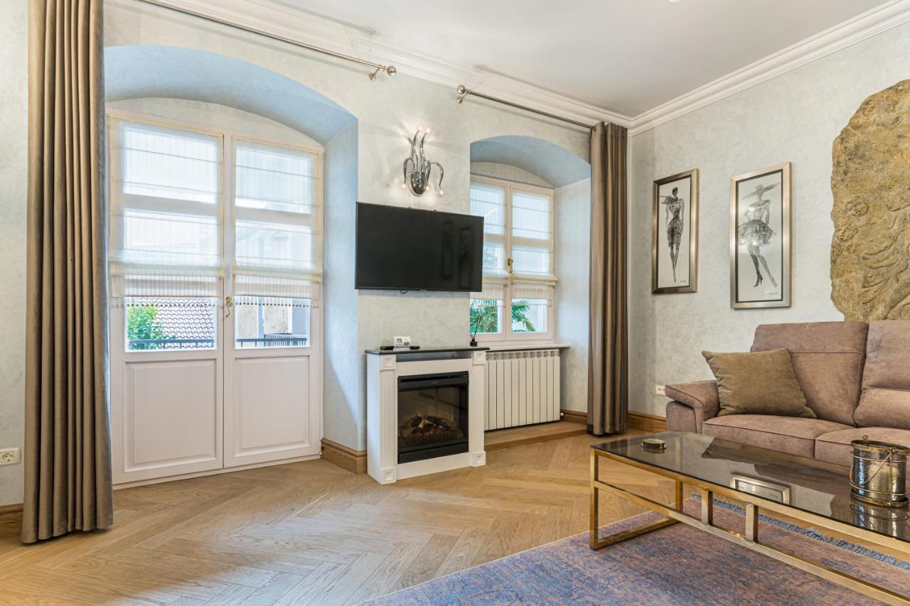 Krone Apartment Braşov Esterno foto