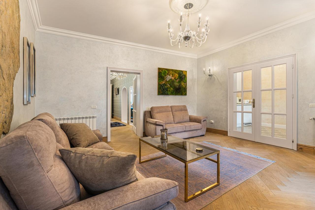 Krone Apartment Braşov Esterno foto